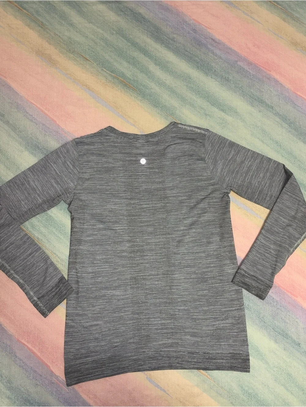 Lululemon Swiftly Tech Long Sleeve Size 4 Breeze Relaxed Fit Black & White